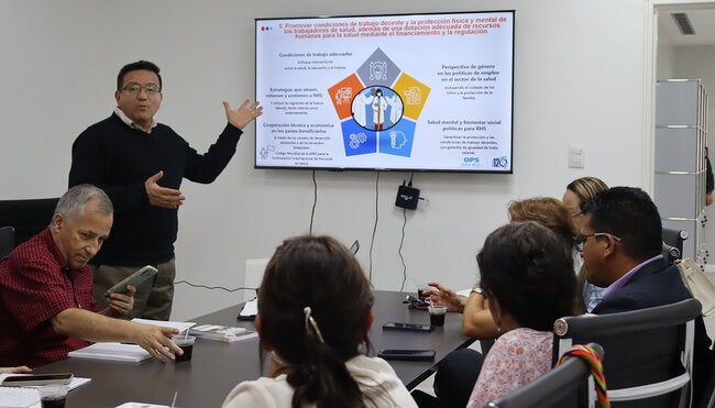 PAHO/WHO and health authorities in Venezuela collaborate to outline key areas for technical support in human resources for health