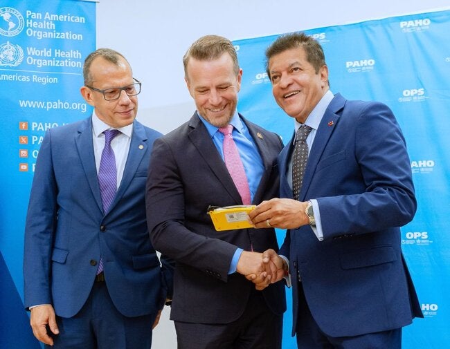PAHO/WHO Donates Digital Immunization Support Devices to Ministry of Health, Trinidad and Tobago
