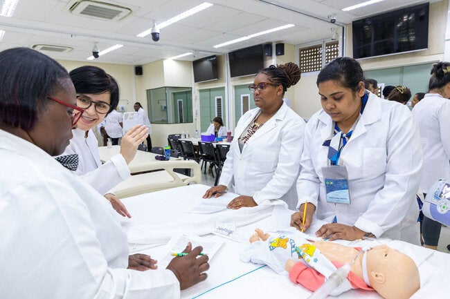 PAHO urges countries to expand the role of nursing to strengthen health systems in the Americas