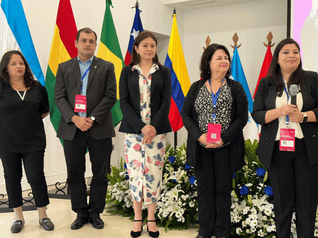 ""Representantes del comité ejecutivo de la RILAA palestrando en la 12 asamblea ordinaria