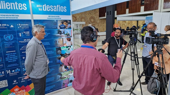 Consultor de OPS/OMS comenta sobre acompañamiento a respuesta de huracán Ian