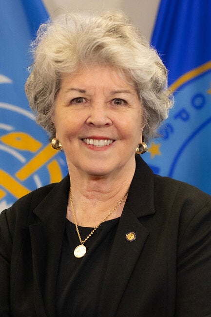 Directora Adjunta, Mary Lou Valdez