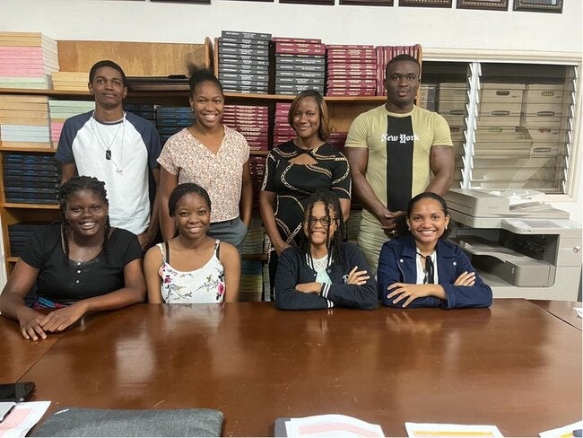 Miembros del Parlamento Juvenil de Montserrat lideraron encuestas y productos de comunicación para promover la vacunación contra la Covid-19