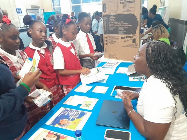 PAHO/WHO staff and students discuss the importance of positive mental health. 