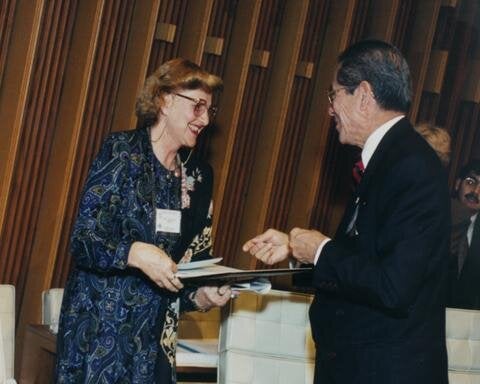 Dr. Zilda Arns Neumann receiving the PAHO Award on Administration at PAHO headquarters in Washington