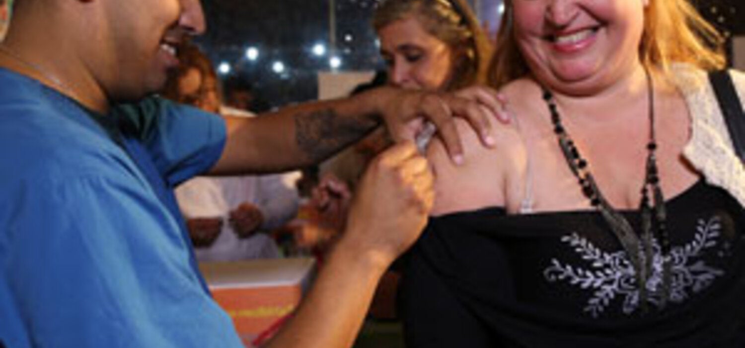 Woman participating in the night of vaccines