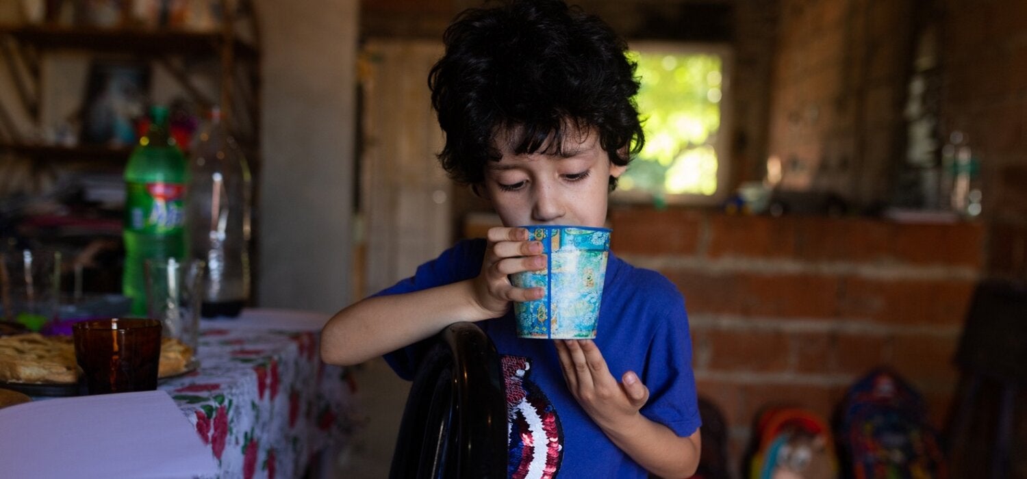 Gabriel, 7, en su casa en Moreno, Argentina, 10 dic. 2020. © OMS / Daiana Valencia
