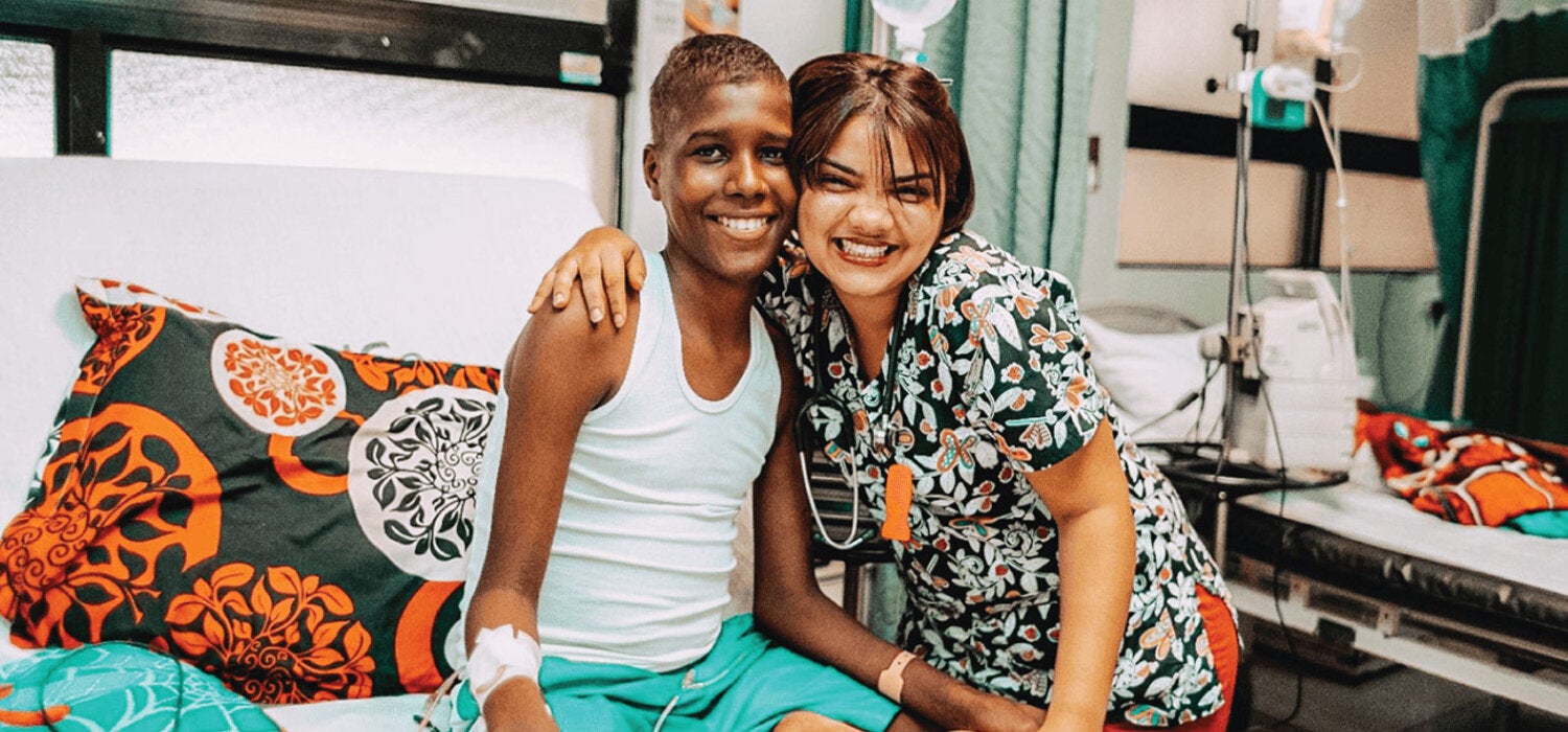 niños con cáncer y enfermera en la Republica Dominicana