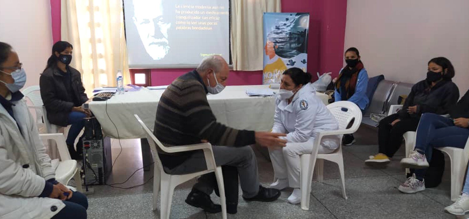 Ejercicios prácticos realizados por los asistentes en el taller de mhGAP de Mucuchíes, estado Mérida, en el occidente de Venezuela