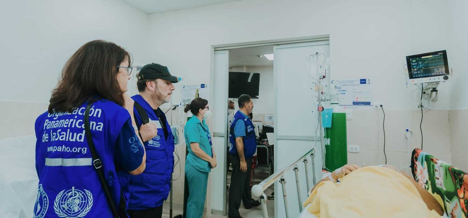 Equipo OPS/OMS en Hospital