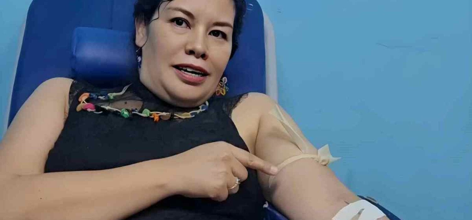 Daysi Núñez - donando sangre hnd