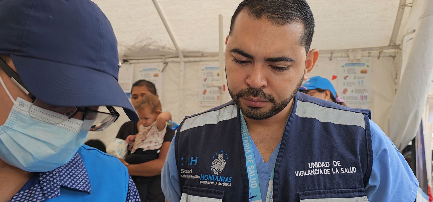 Miguel Medina en trabajo de campo en Ocotepeque