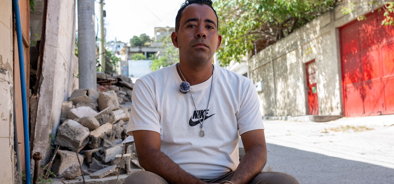 El doctor Nelson Magallanes vivió dos realidades: buscar a su familia entre los escombros y mantener el hospital funcionando