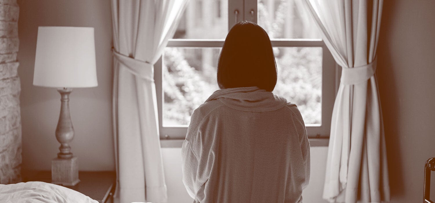  27 Adolescente vista desde atrás
