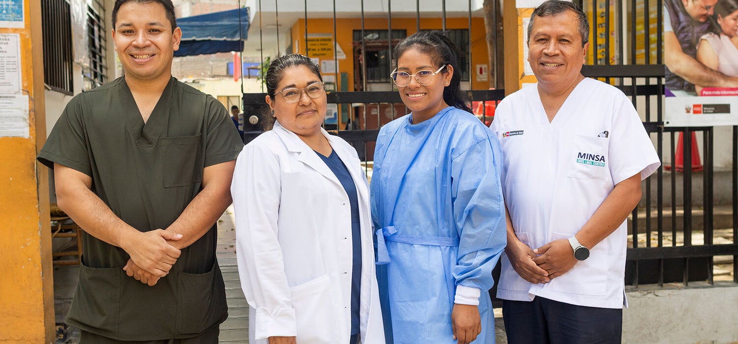 Personal de salud en centro de atención médico