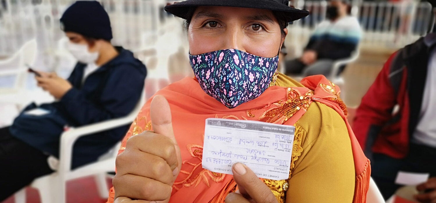 Mujer del pueblo Kayambi, artesana de la Comunidad San Agustín de Cajas, es parte de la parroquia González Suárez, del Cantón Otavalo, provincia de Imbabura