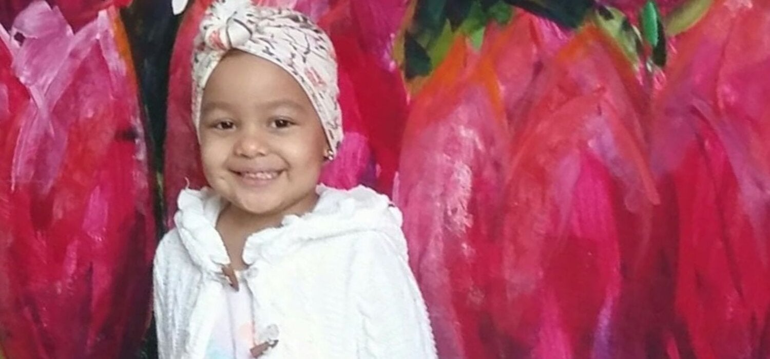 Nina durante su tratamiento contra el cáncer