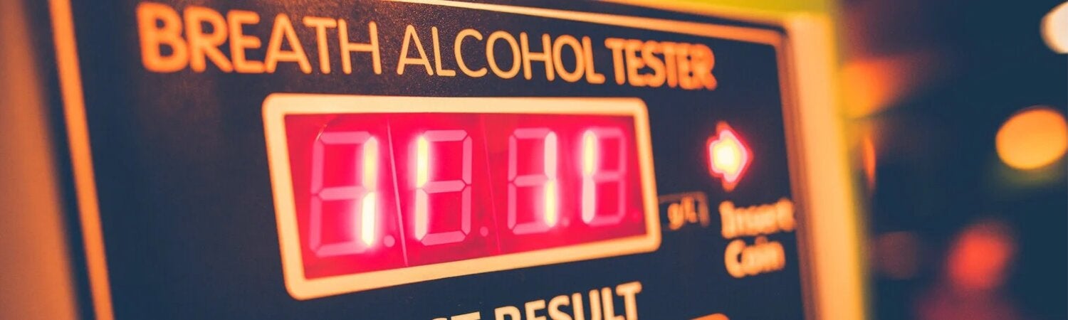 Imagen parcial de un alcoholímetro, que muestra el panel de resultados.