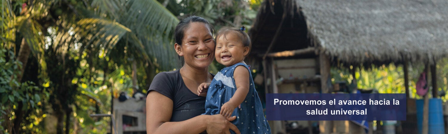 madre e hija en comunidad de la selva de Perú