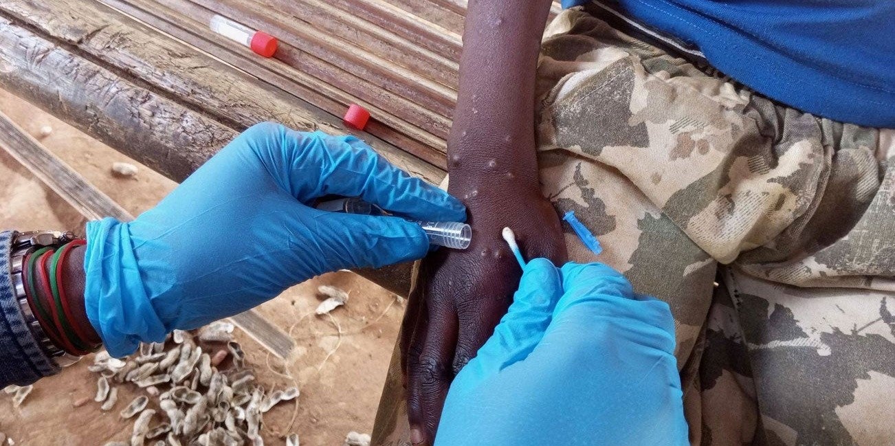Injections de vaccins contre la variole a un patient