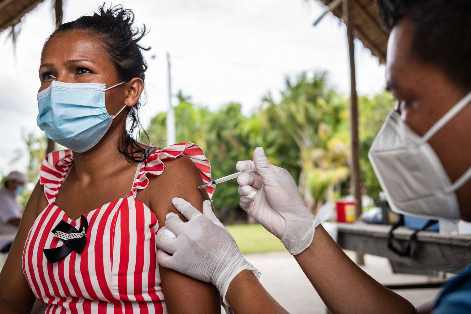 COVID-19 vaccination campaign in the community of Concordia, in the Colombian Amazon.