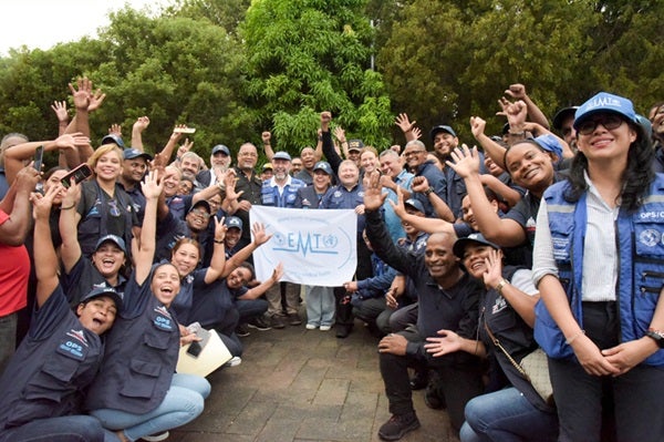 "Autoridades durante despliegue de los equipos""