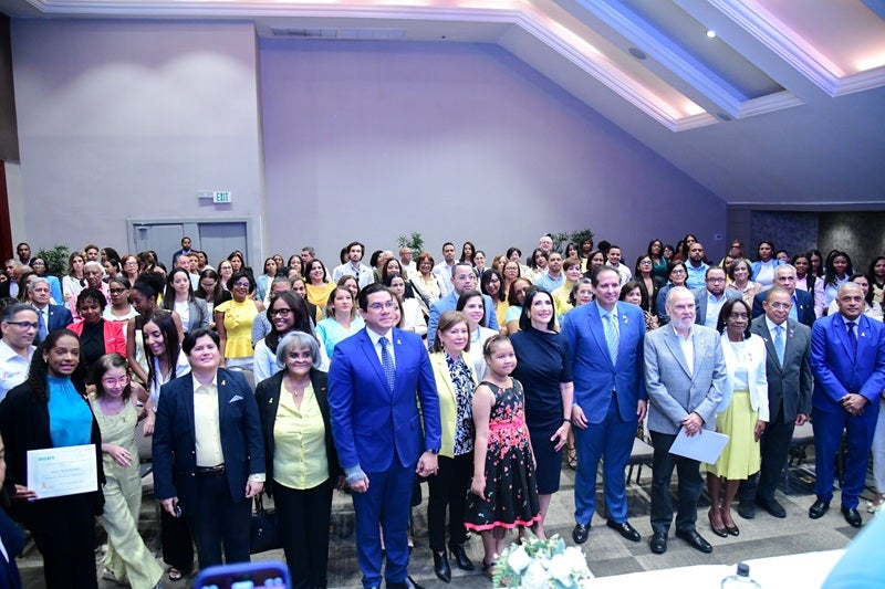 Junto a familiares y niños con cáncer