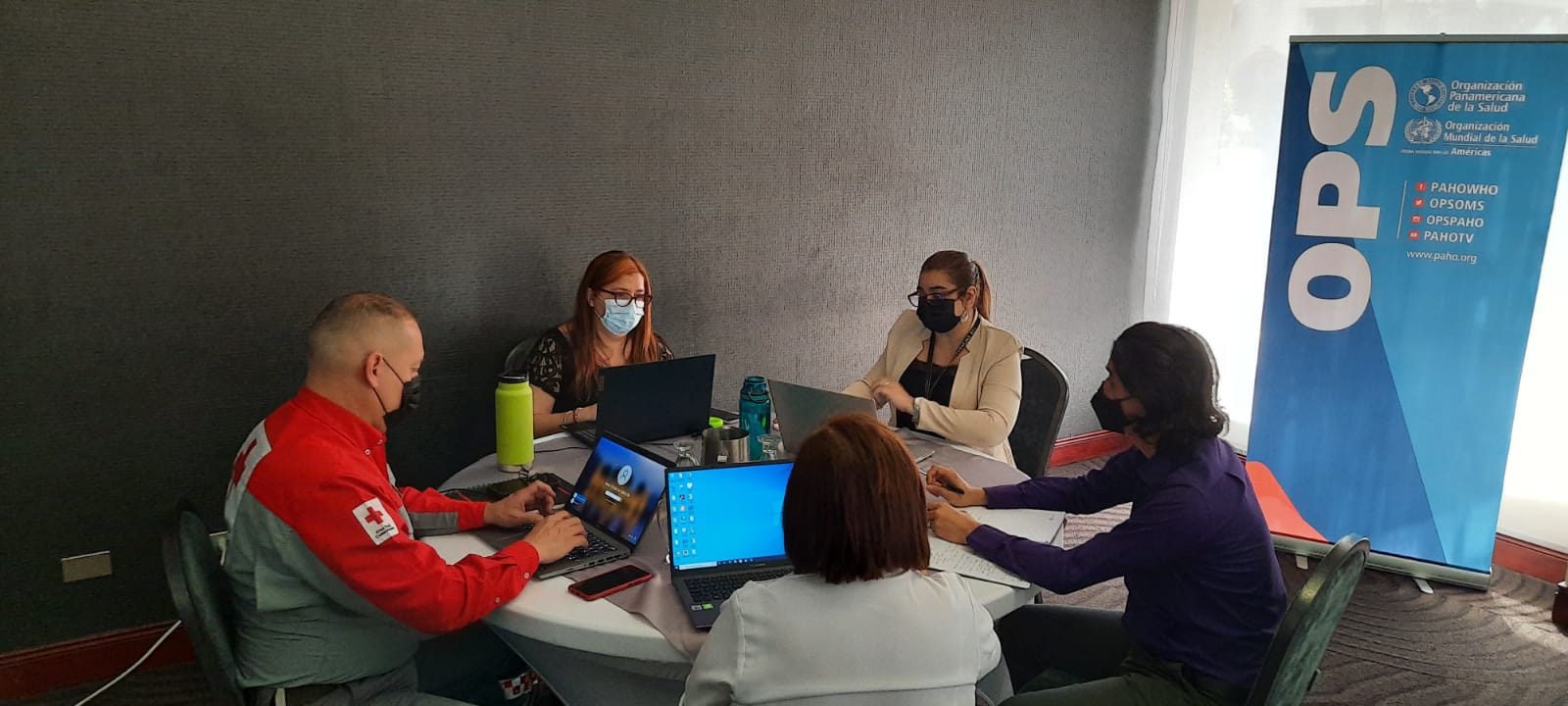 Miembros de las instituciones durante el periodo de discusión grupal