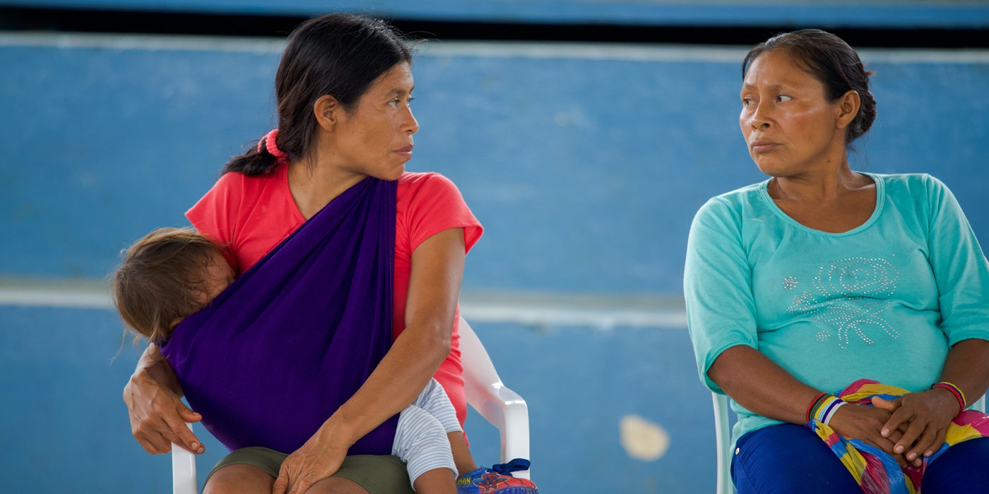 Una mujer con un niño